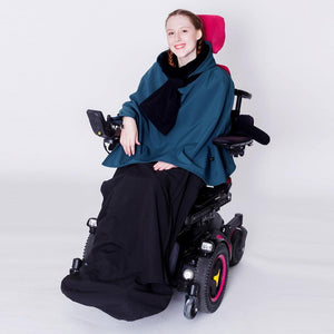 
                  
                    couvrejambesJOnoir-constantetzoe-ensemble-fauteuil-roulant-vetement-adapte-handicap.jpg
                  
                