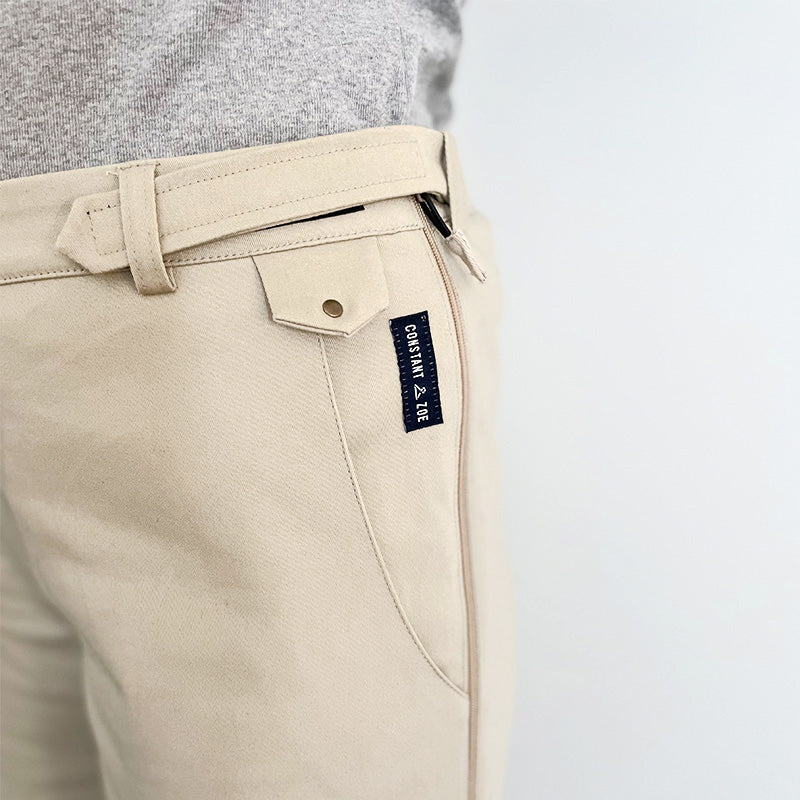 
                  
                    Pantalon-CLEM-beige-zoom-ceinture-Constant-et-Zoé-avec-ouverture-avec-ouverture-sur-le-coté-vetements-adaptés
                  
                